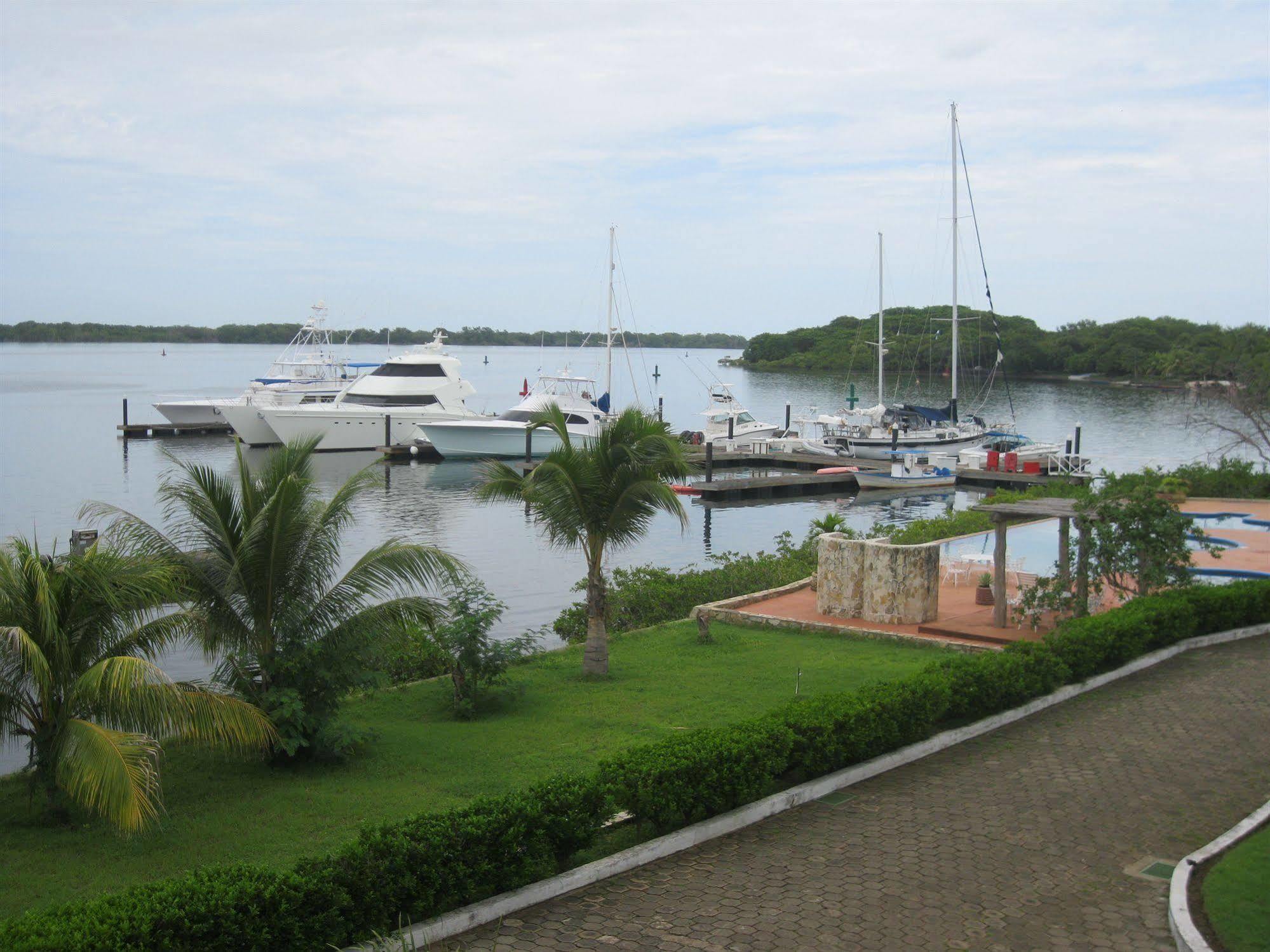 Marina Puesta Del Sol Hotell Aposentillo Exteriör bild